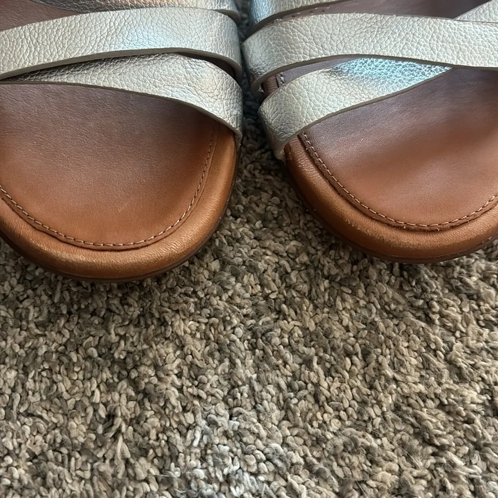 Fitflop metallic sandals EUC! - Picture 3 of 5